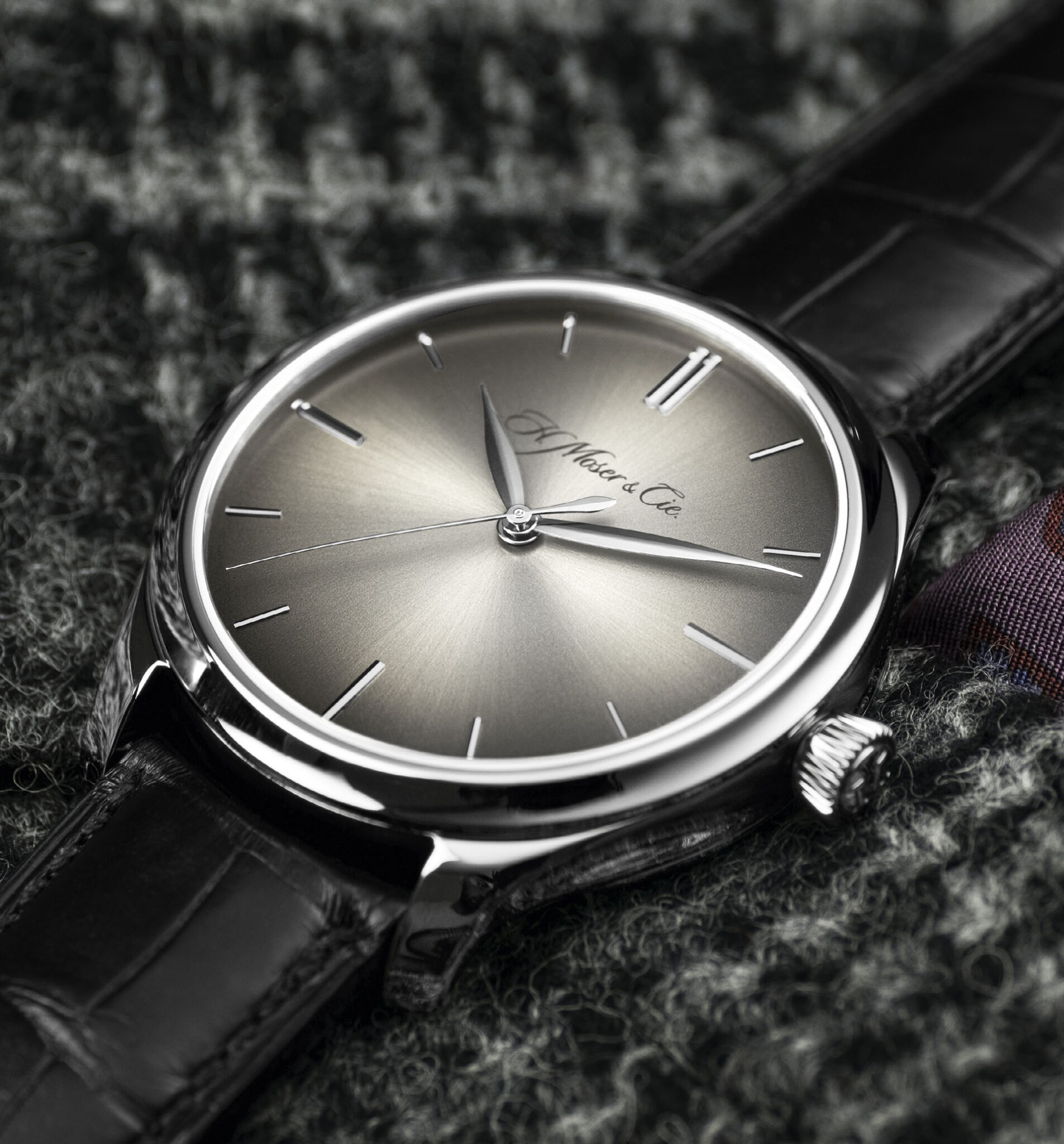 H. Moser & Cie. Endeavour Centre Seconds White Gold and Grey fumé dial