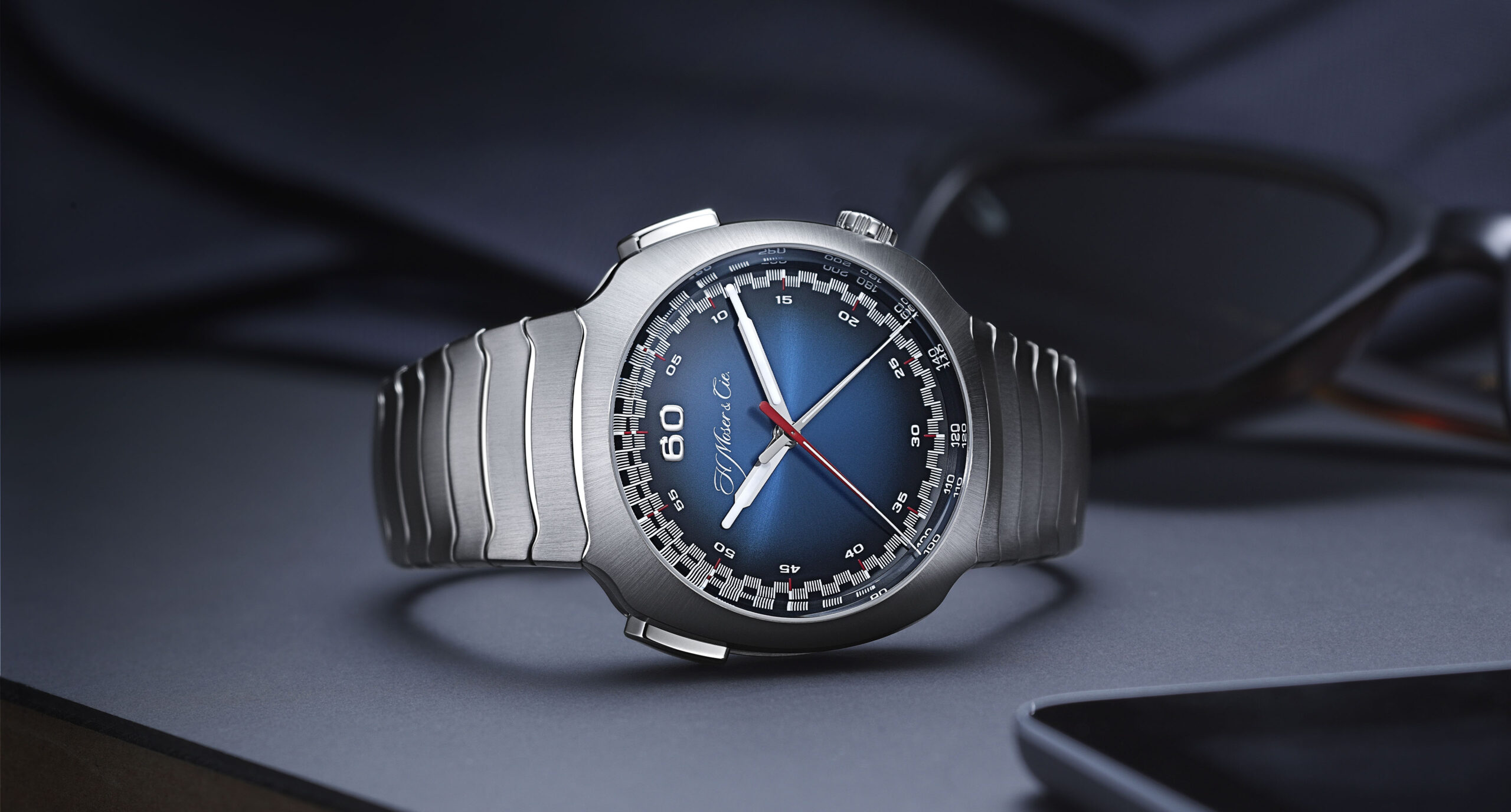 h moser streamliner chronograph ToplantA lar GOLDEN DELUXE HOTEL
